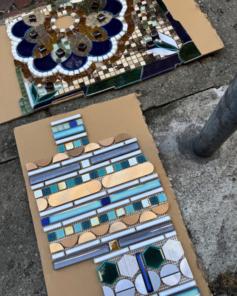 DUNIN-Mosaikkompositionen, entworfen für die Installation im öffentlichen Raum.